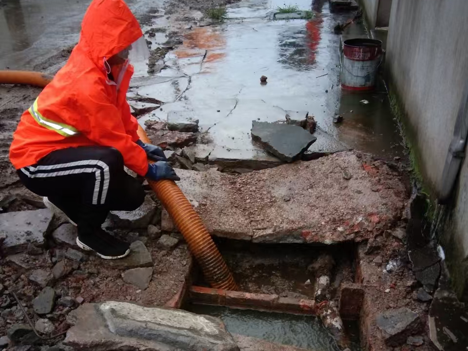 桃江专业清理污水池 炜誉市政以规范流程守护城市 “肠道”