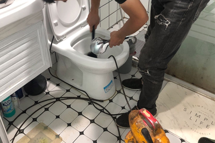 桃江马桶堵塞自己疏通还是找师傅?专业上门服务让你省时更省心